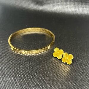 Elegant Gold Floral Jewelry Set